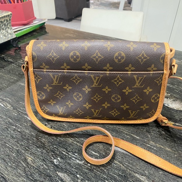 Louis Vuitton sologne purse - Picture 14 of 16